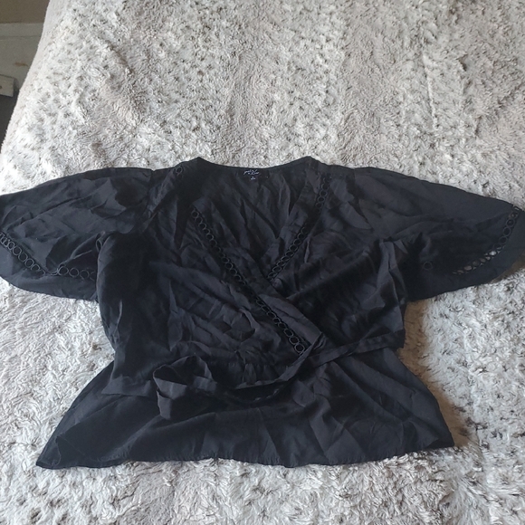 Elegant Black Women's Top - Picture 1 of 4